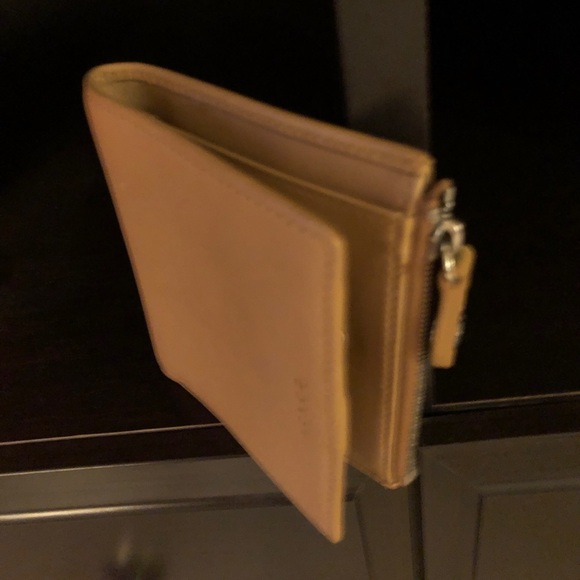 COACH TAN LEATHER SMALL WALLET EUC RETAILS $50 (CAMARILLO) - Picture 4 of 17